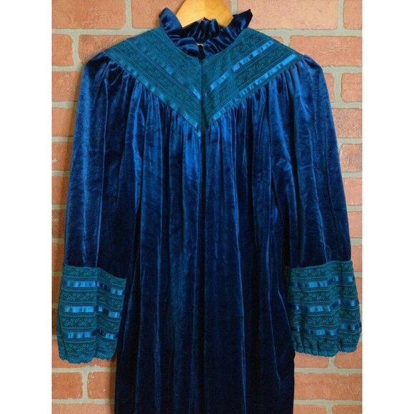 Vintage Gilligan O'Malley Women's Velour Quarter-Zip Long Robe Ruffled Neck SZ M - Picture 2 of 8
